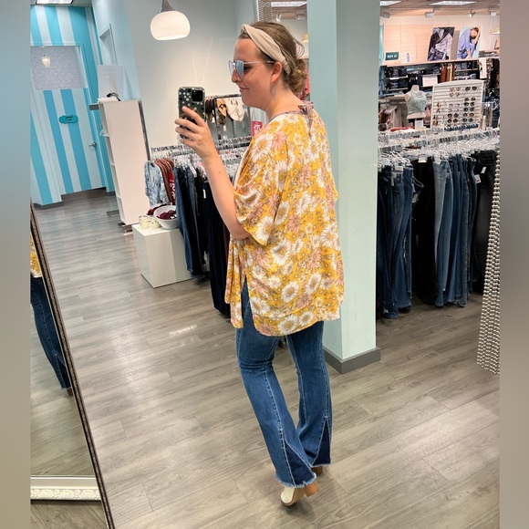 Meet your Posher, Lauren - Picture 5 of 6